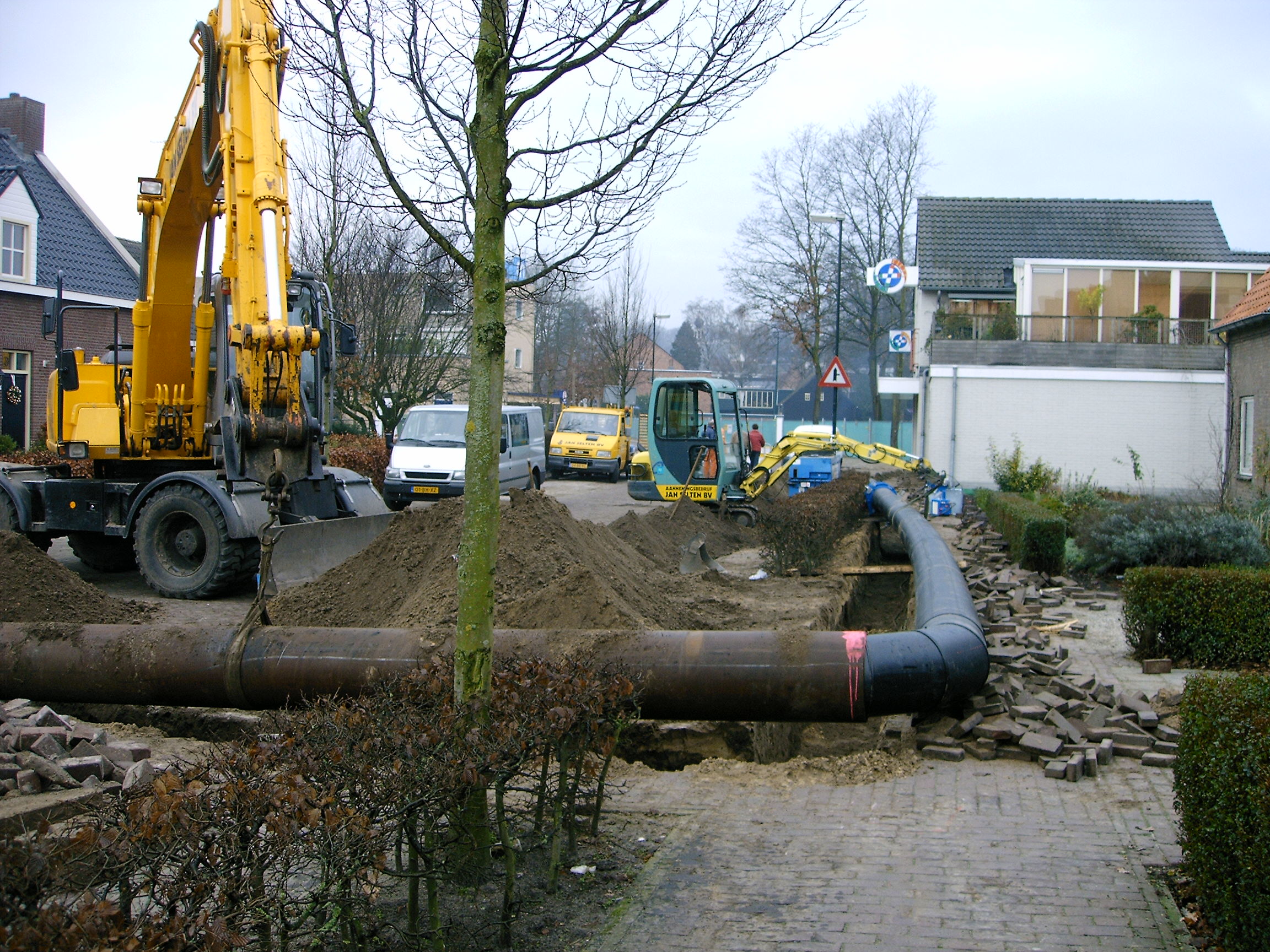 Plaatsen van een mantelbuis rond hdpe leiding